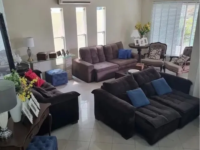 Imagem: Casa Moderna com 3 Quartos em Condomínio