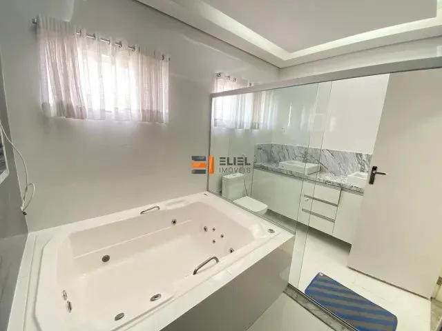 Imagem 2: 4 Suítes com Área Gourmet e Piscina