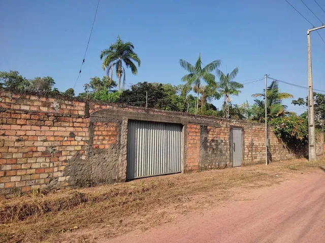 Imagem: A casa possui 2 Dormitórios, 1 Banheiro, 3 Vagas na