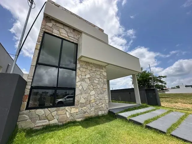 Imagem: A casa em condomínio possui 3 Dormitórios, 3 Suítes, 4