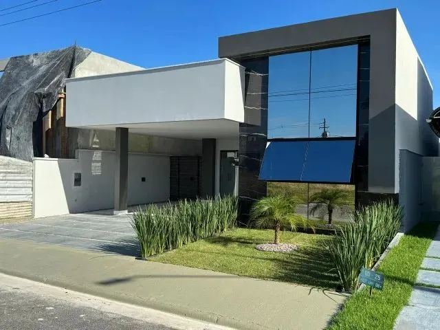Imagem: A casa em condomínio possui 3 Dormitórios, 3 Suítes, 4