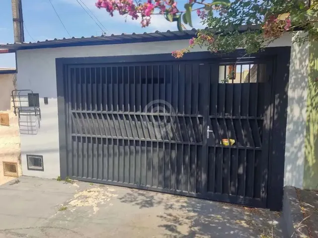 Imagem: A casa possui 2 Dormitórios, 1 Banheiro, 2 Vagas na