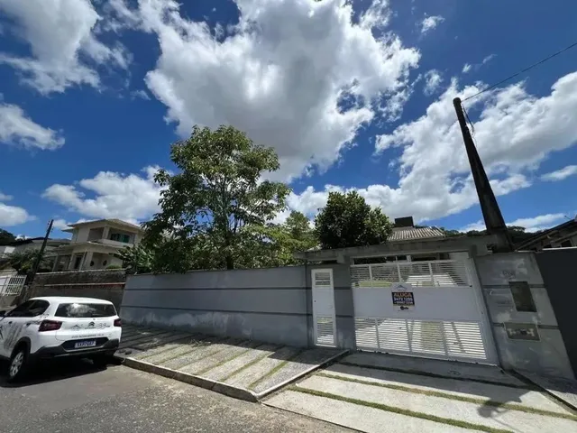 Imagem: Casa no Saguaçú com 3 Quartos para Locação