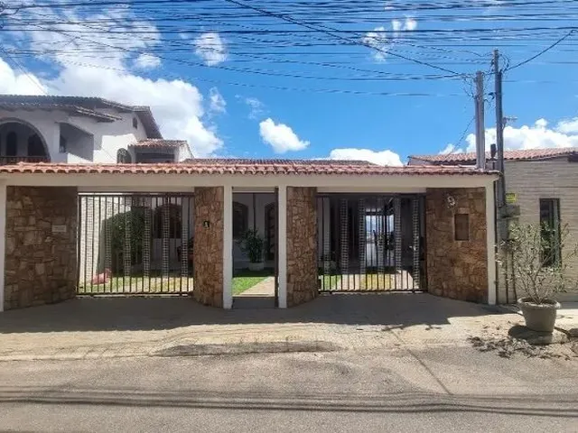 Imagem: Casa com Vista Panorâmica e Piscina em