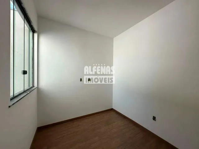 Imagem: Casa Geminada À Venda 3 Quartos no Bairro