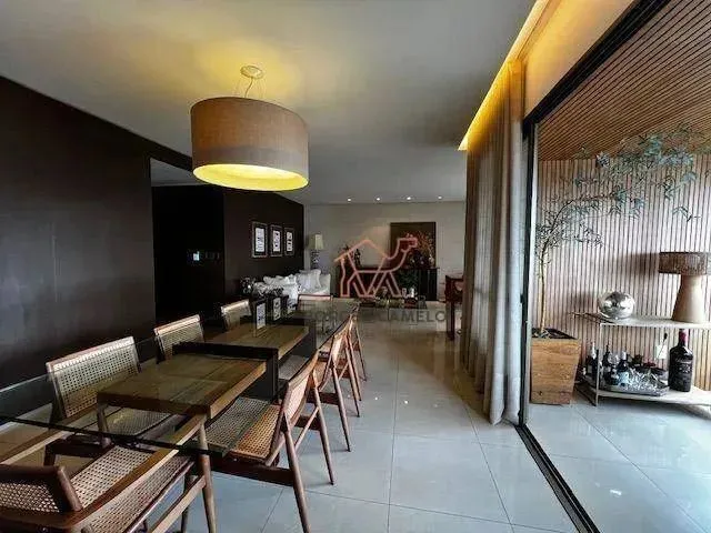 Imagem: Apartamento com 4 Suítes À Venda, 274