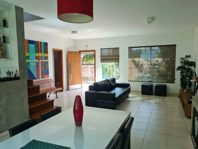 Imagem: Casa À Venda, 3 Quartos, 1 Suíte, 4 Vagas