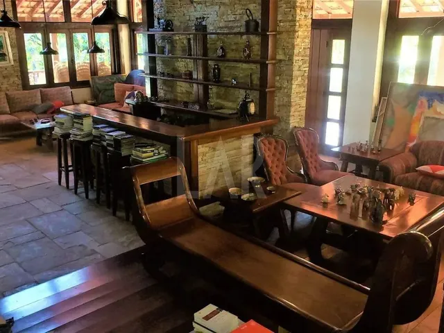Imagem: Casa À Venda, 5 Quartos, 2 Suítes, 6 Vagas