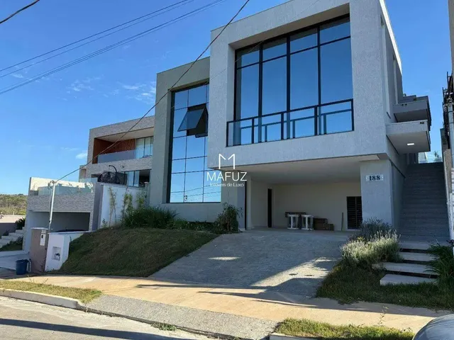 Imagem: Casa À Venda, 4 Quartos, 2 Suítes, 4 Vagas