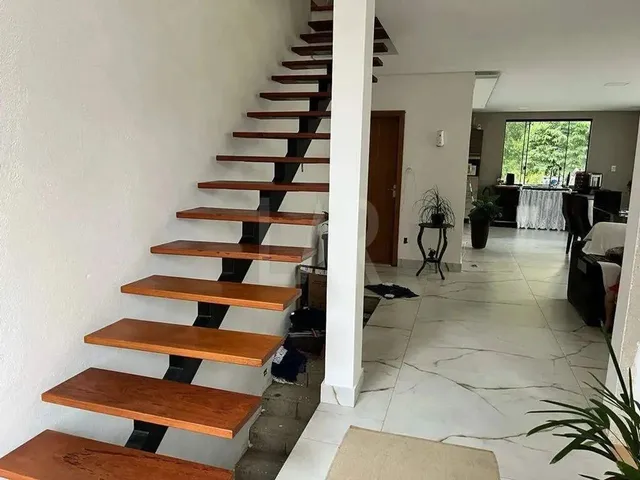 Imagem: Casa À Venda, 3 Quartos, 1 Suíte, 4 Vagas