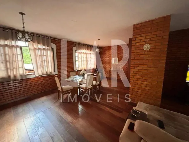 Imagem: Casa À Venda, 3 Quartos, 1 Suíte, 8 Vagas