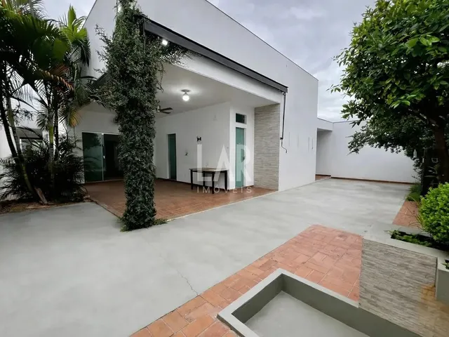 Imagem: Casa À Venda, 3 Quartos, 1 Suíte, 4 Vagas