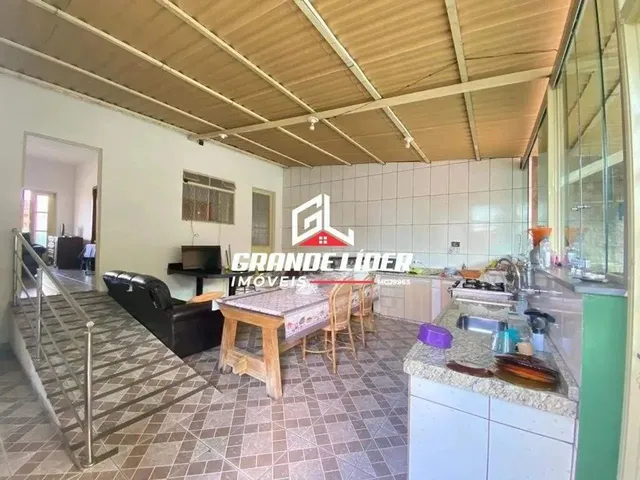 Imagem: Casa À Venda, 2 Quartos, 1 Suíte, 3 Vagas