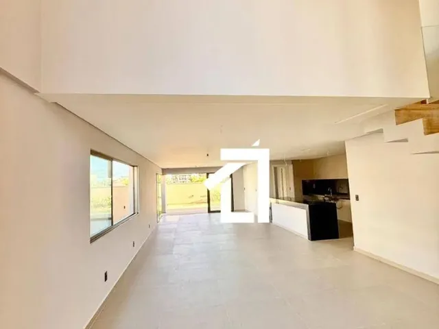 Imagem: A casa em condomínio possui 4 Dormitórios, 4 Suítes, 2