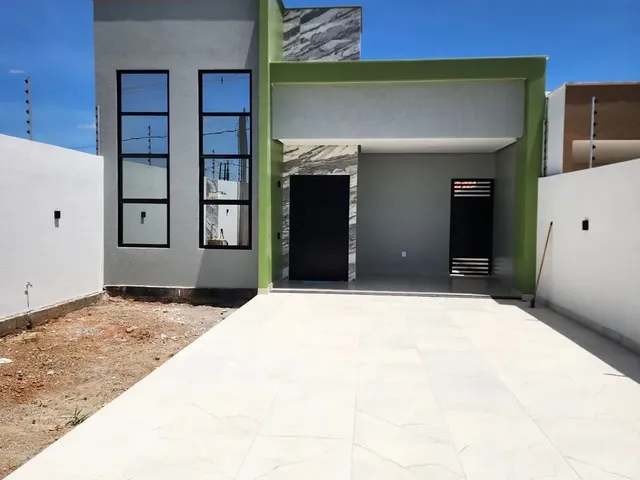 Imagem: A casa possui 3 Dormitórios, 2 Banheiros, 4 Vagas na