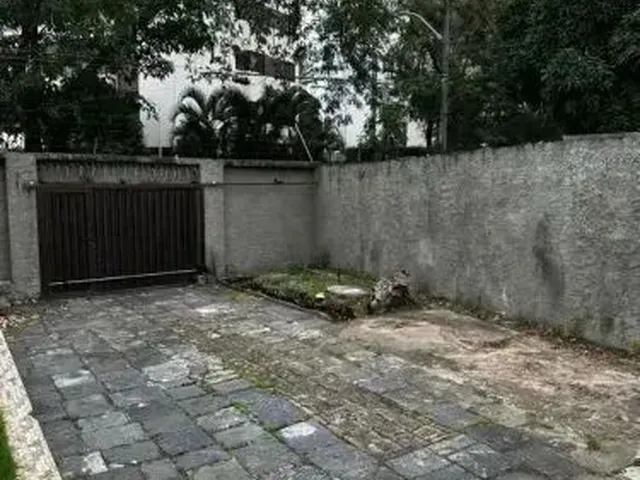 Imagem 4: Casa Espaçosa com 3 Quartos, Grande Área Externa e 4 Vagas no Poço da Panela