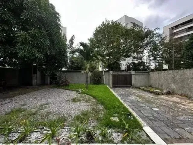 Imagem 14: Casa Espaçosa com 3 Quartos, Grande Área Externa e 4 Vagas no Poço da Panela