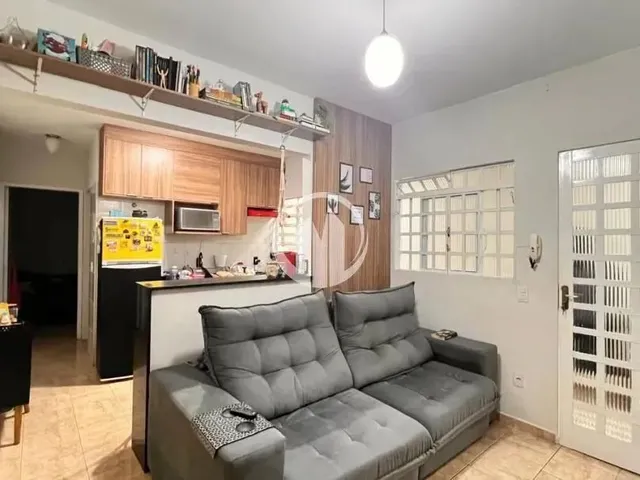 Imagem: A casa possui 2 Dormitórios, 1 Banheiro, 2 Vagas na