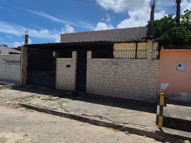 Imagem: A casa possui 3 Dormitórios, 2 Suítes, 3 Banheiros, 1