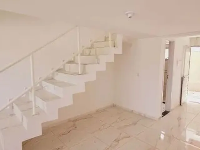 Imagem: Casa Duplex com 3 Quartos e Área de Lazer
