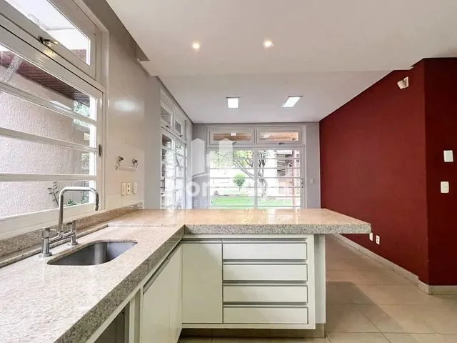 Imagem: Casa para Locação com 5 Quartos e Área