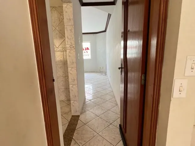 Imagem: O apartamento possui 2 Dormitórios, 1 Banheiro, 1 Vaga na