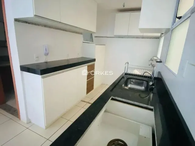 Imagem: O apartamento possui 2 Dormitórios, 1 Banheiro, 1 Vaga na