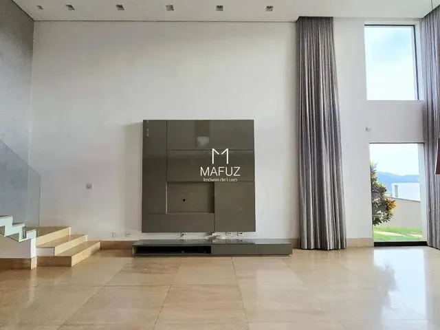 Imagem 2: Casa com Vista Privilegiada para a Lagoa em Um Terreno de 626M²