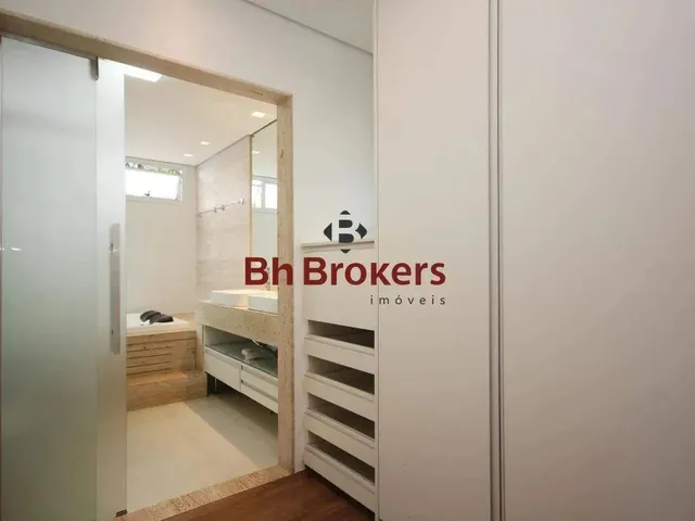 Imagem 2: Casa de 4 Quartos em Condominio Fechado de Nova Lima
