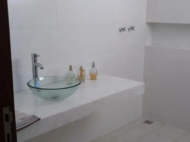 Imagem 15: Imóvel para Aluguel com 350 Metros Quadrados com 4 Quartos