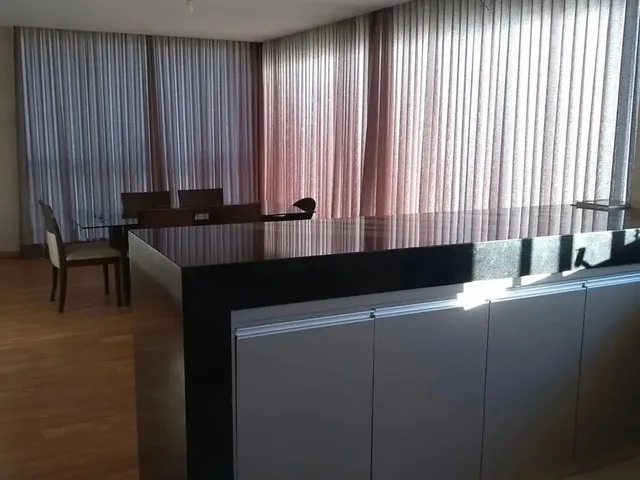Imagem 2: Imóvel para Aluguel com 350 Metros Quadrados com 4 Quartos