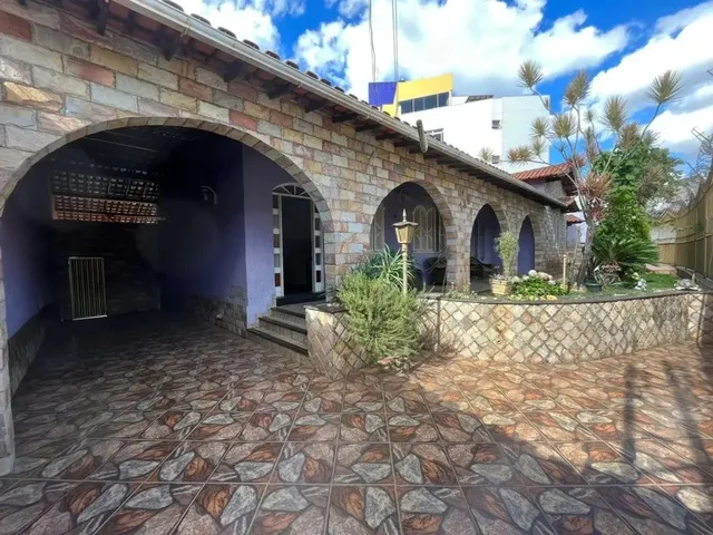 Imagem: Casa com 4 Quartos para Alugar em Contagem