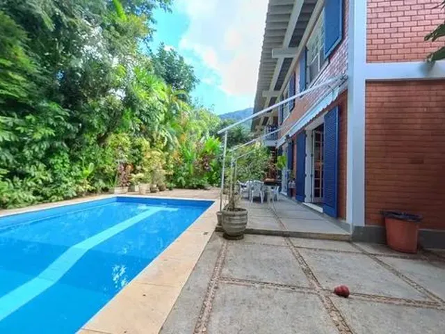 Imagem: Casa À Venda, 4 Quartos, 2 Suítes, 5 Vagas