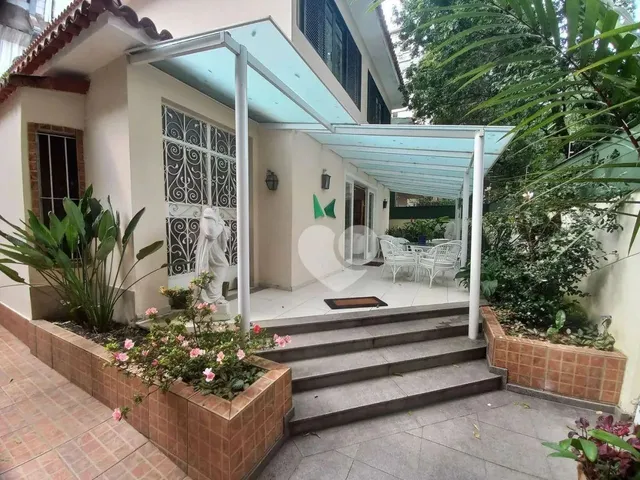 Imagem: Linda Casa com 4 Quartos À Venda no Baixo