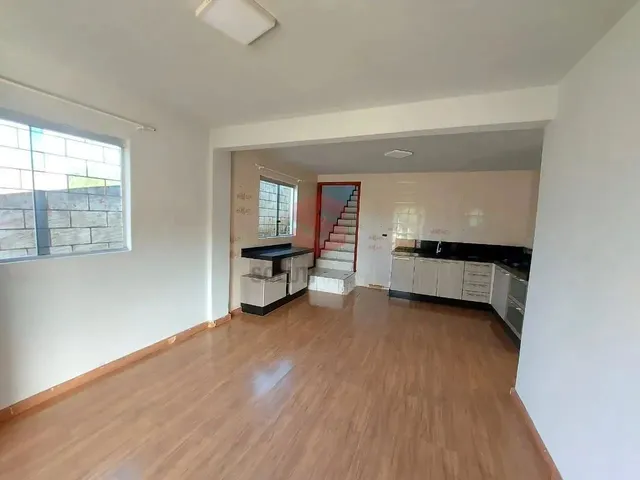 Imagem: Casa com Terreno Amplo, em Jardim Rondinha