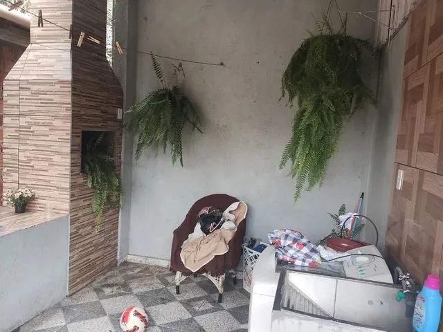 Imagem: A casa possui 3 Dormitórios, 1 Banheiro e está localizado