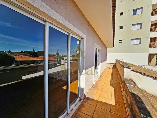 Imagem: A casa possui 5 Dormitórios, 4 Suítes, 5 Banheiros, 3