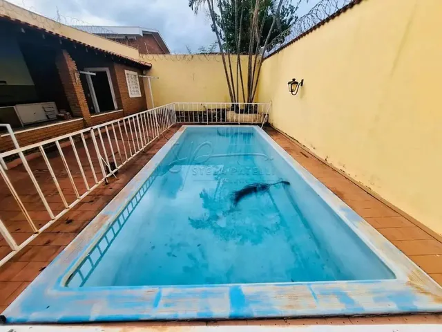 Imagem: A casa possui 3 Dormitórios, 1 Suíte, 3 Banheiros, 3