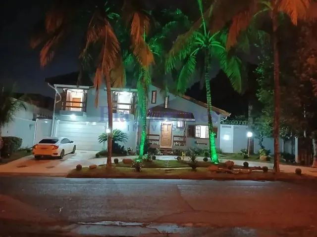 Imagem: A casa possui 3 Dormitórios, 3 Suítes, 4 Banheiros, 3