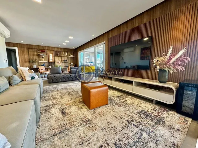 Imagem: Apartamento À Venda com 223 M² com 4 Suítes