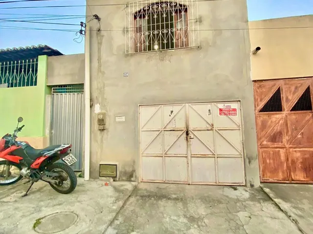 Imagem: A casa possui 3 Dormitórios, 1 Suíte, 1 Banheiro, 1 Vaga na