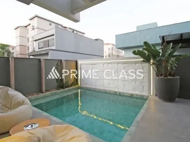 Imagem: A casa possui 4 Dormitórios, 1 Suíte, 2 Banheiros, 2