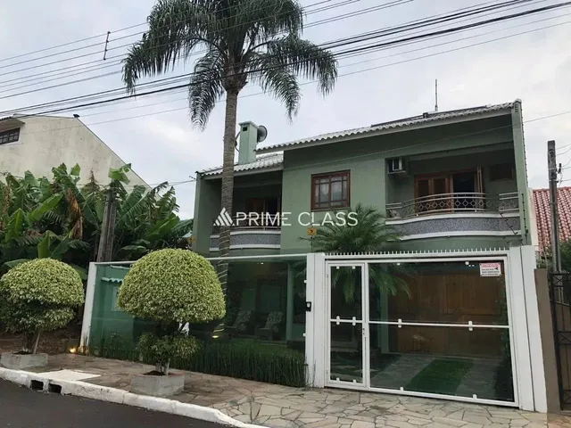 Imagem: A casa possui 3 Dormitórios, 1 Suíte, 3 Banheiros, 2