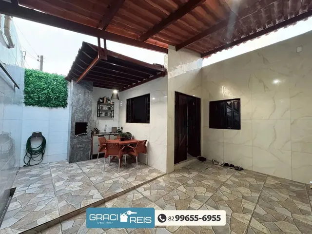 Imagem: A casa possui 4 Dormitórios, 2 Banheiros, 1 Vaga na