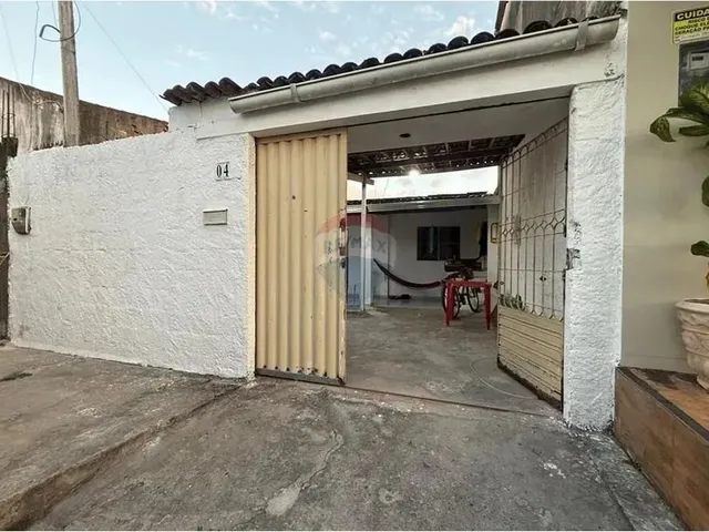 Imagem: A casa possui 3 Dormitórios, 1 Banheiro, 100m² de Área,