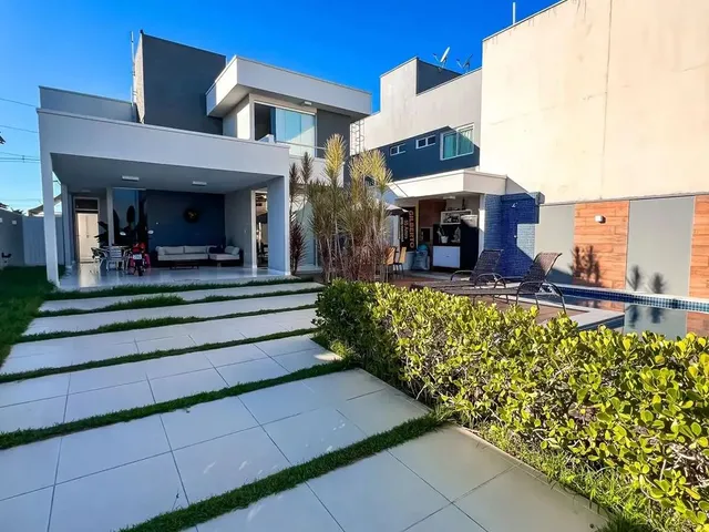 Imagem: A casa em condomínio possui 5 Dormitórios, 3 Suítes, 5