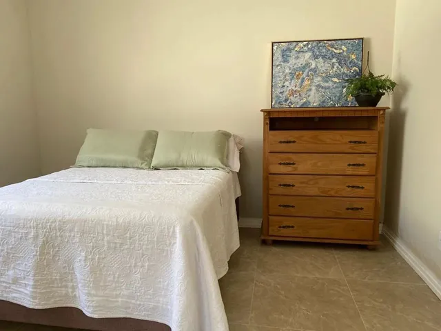 Imagem: Vaga de Suíte Demi em Casa Ampla e Arejada