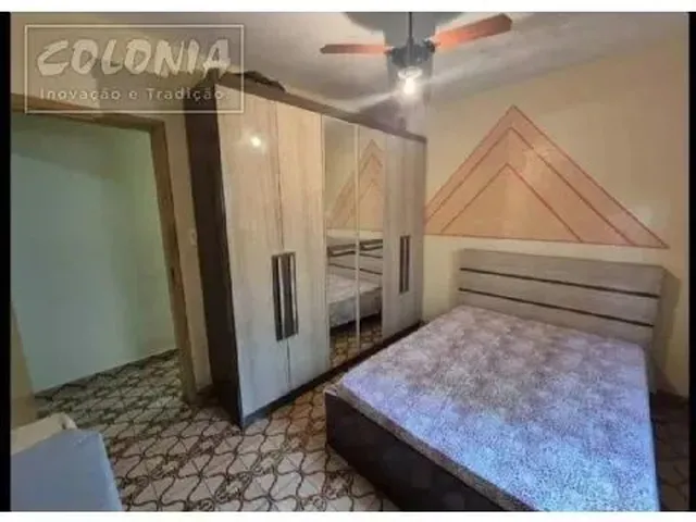 Imagem: A casa possui 2 Dormitórios, 1 Banheiro, 2 Vagas na