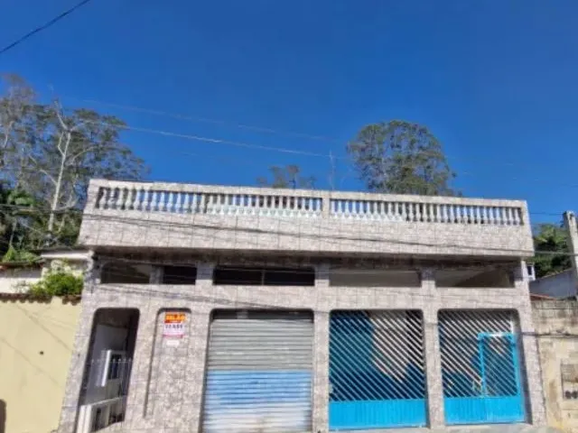 Imagem: A casa possui 5 Dormitórios, 5 Banheiros, 3 Vagas na