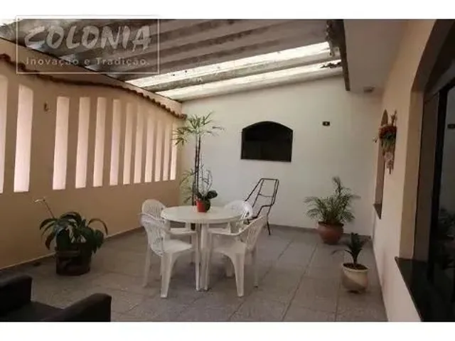 Imagem: A casa possui 4 Dormitórios, 2 Suítes, 5 Banheiros, 3